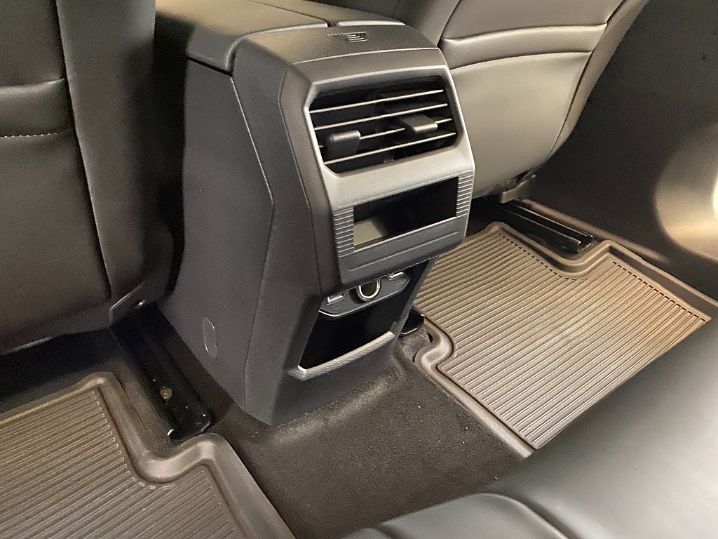 dcfad828-4d97-9595-2907-00005eaf10f0rulelegacy-largestformat