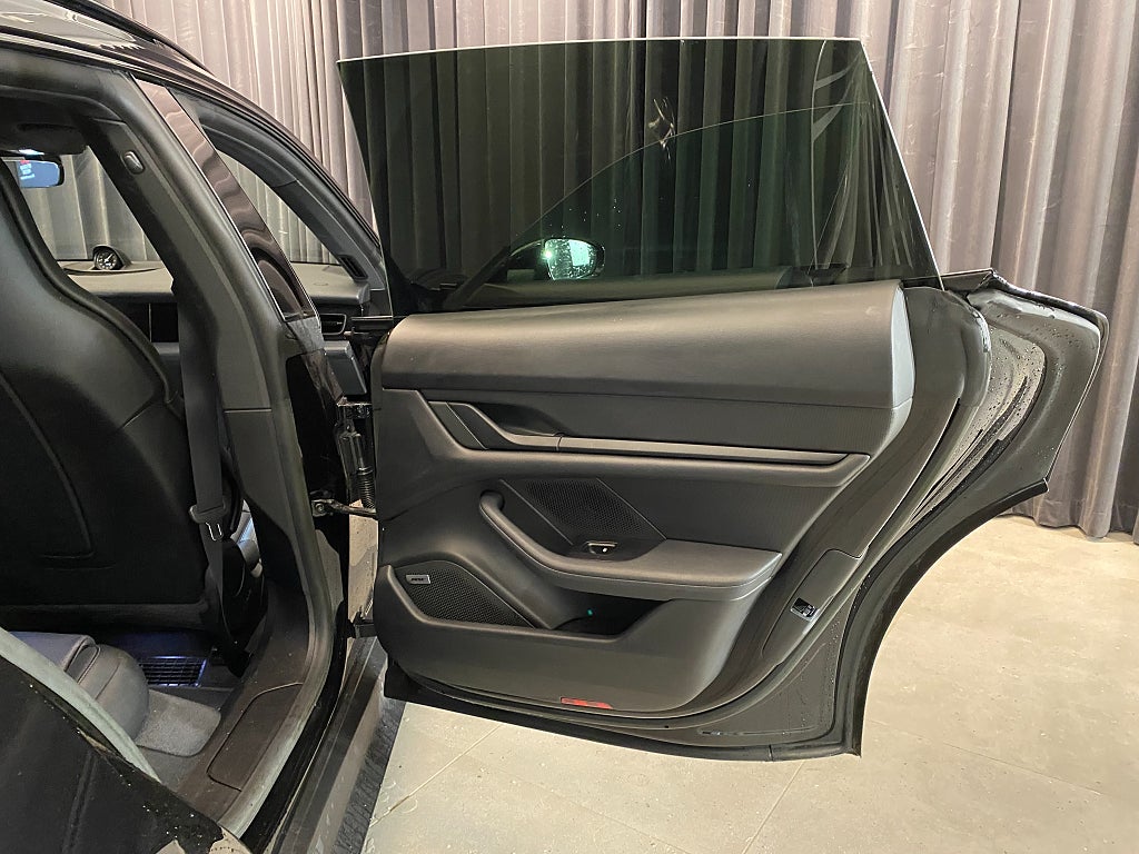 Car Image car-130854-95bc15004729a2435bceaebf15fbf652