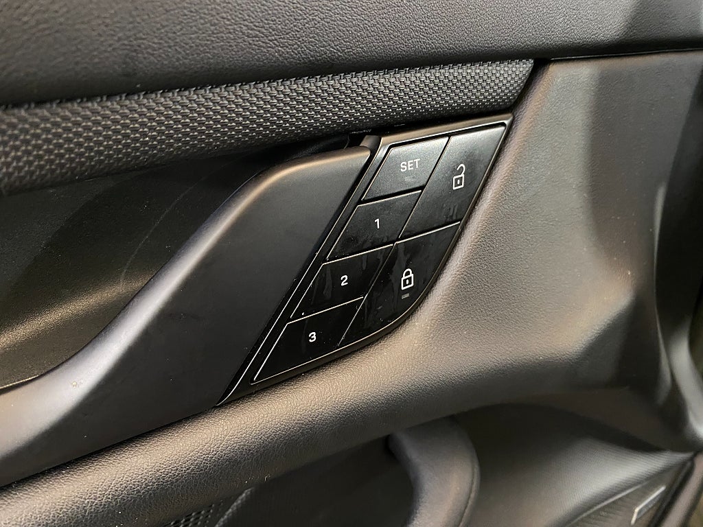 Car Image car-130854-ce4026fa423c56b51ca4b4f2d25e4d81
