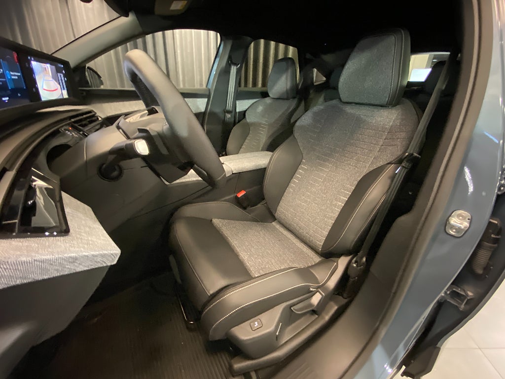 Car Image car-137132-2519f90a7e944bbe575978f04623653a