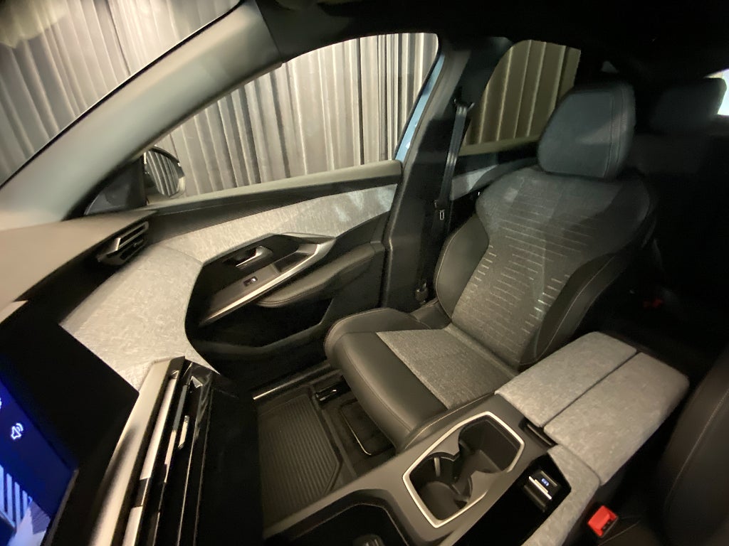 Car Image car-137132-45960efca68492b73683ae0c5d422fd2