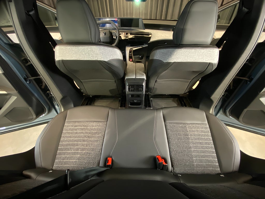 Car Image car-137132-f9fef7a42ce6eab0b6e32e8bfa7dcf83