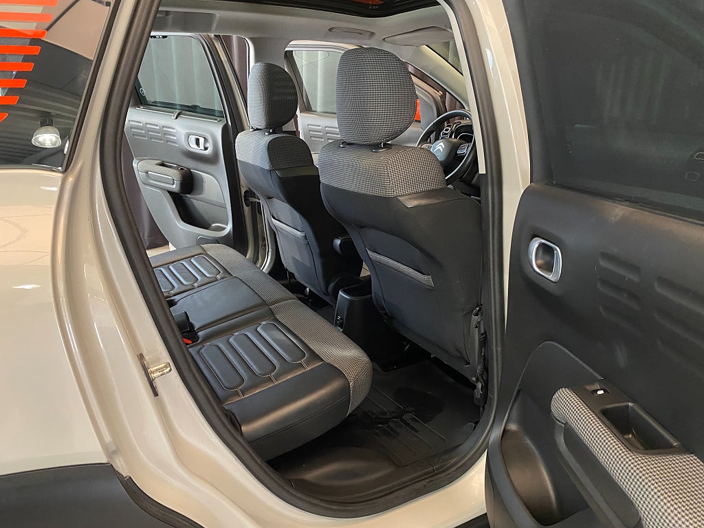 Car Image car-152712-8bc145fd69fbb9bae351ff0a4264df2b