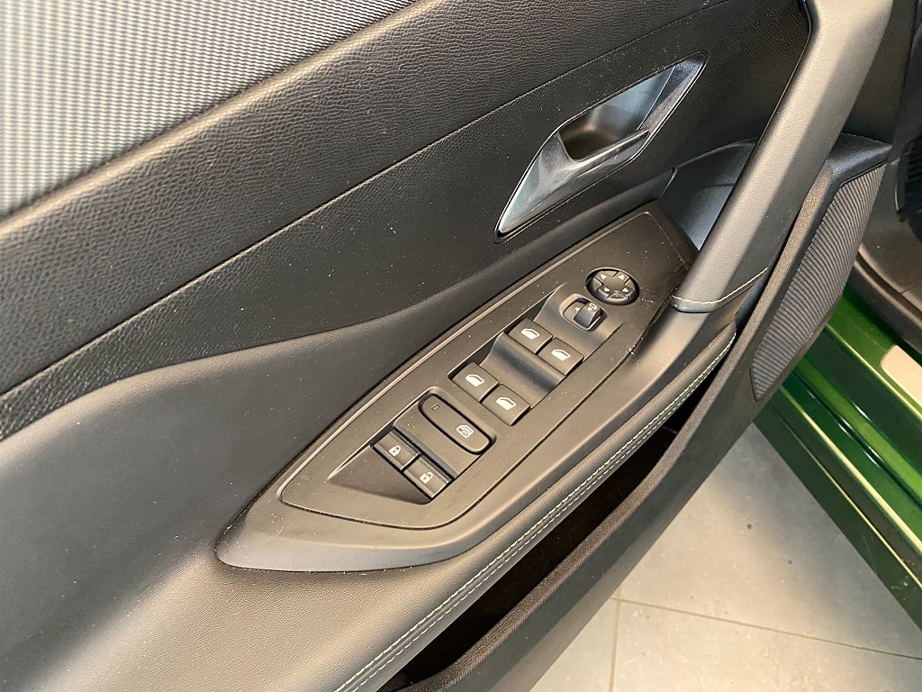 Car Image car-155565-894e39a9ed747f147e6e95698f53d2d3
