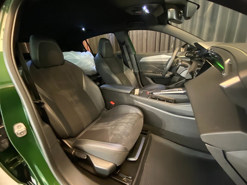 Car Image car-155565-8c8cddc38c7970991f33a2241133b1fe