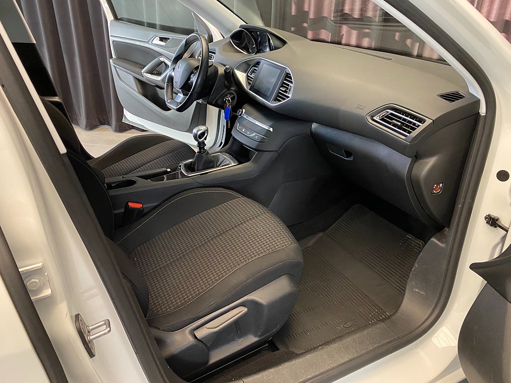 Car Image car-155569-909da1435efaf8129681d397bf60e179