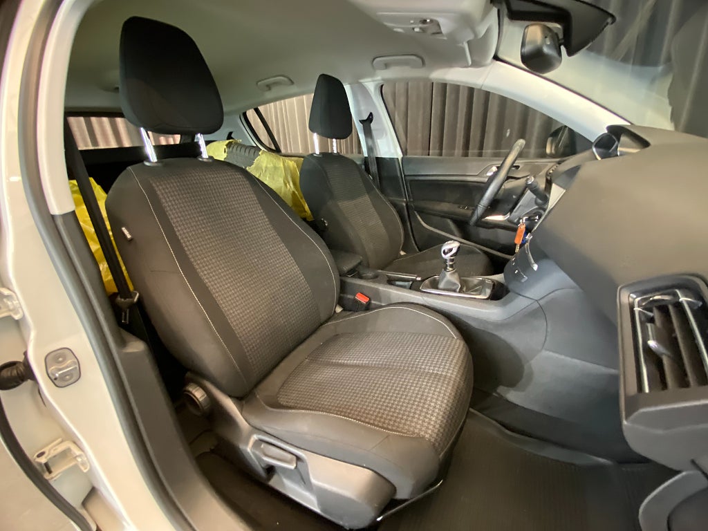 Car Image car-155569-be33659fbf7556bff047b2d52ca151aa