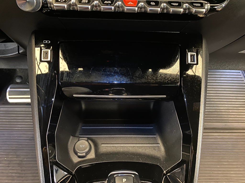 Car Image car-156379-52591432783019886b899c6e2be529ee