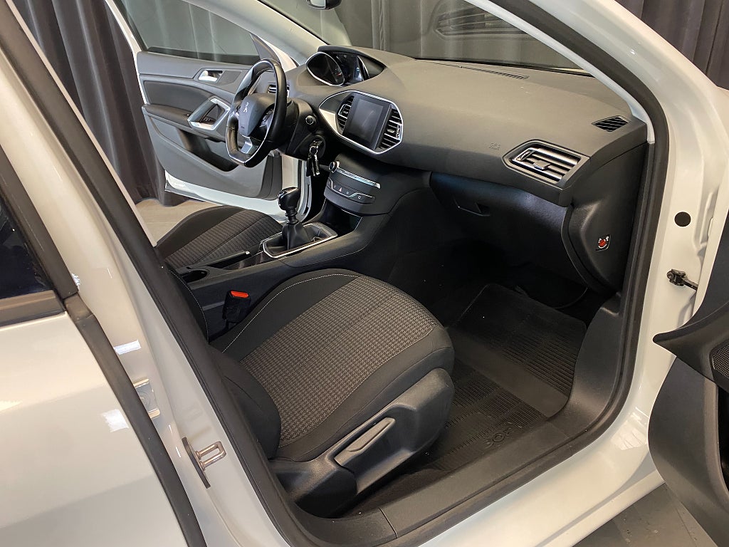 Car Image car-156598-d9f58367cc43c0aee8e5cf2fcb44d652