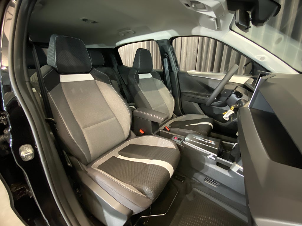 Car Image car-156838-1351a3b6bc0030dad5255b6d853b377f