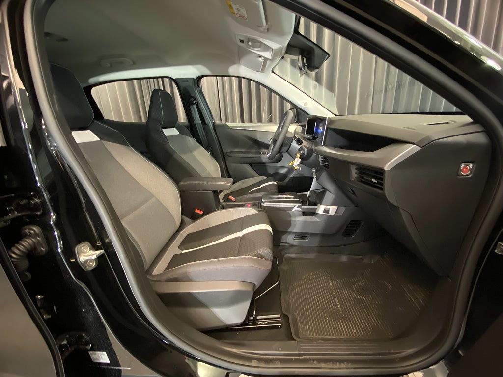 Car Image car-156838-a22ea11b0769f2edf2be0e30779823c4