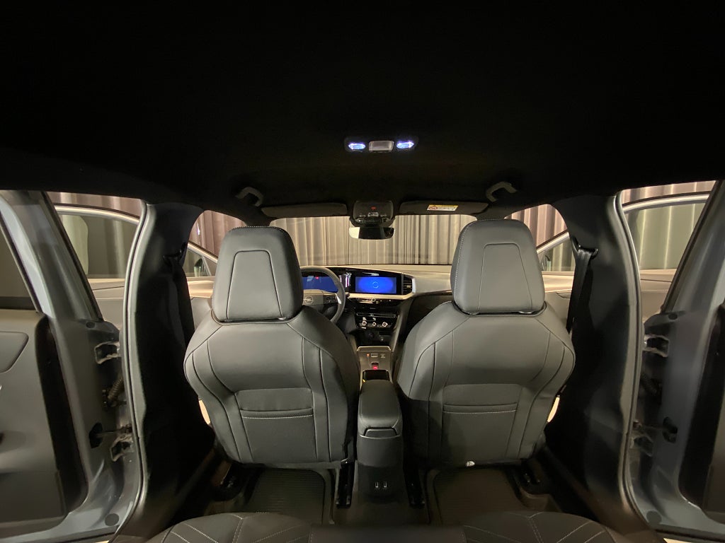 Car Image car-156840-572edd7cc86015d76fec20a77ac3bdeb