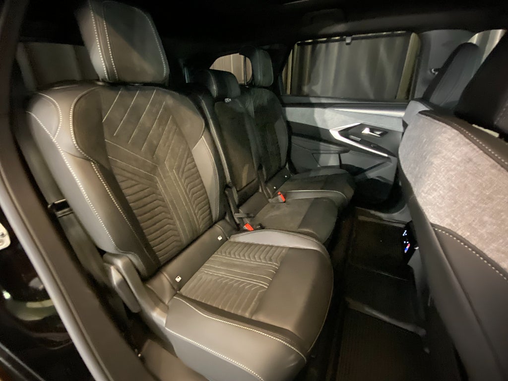 Car Image car-160317-088d111563013a2e53216f404bf2bb05