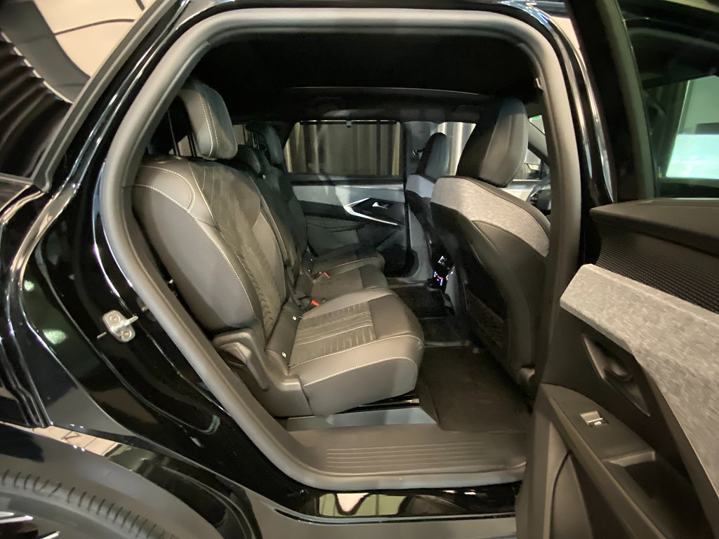 Car Image car-160317-d18945293c74da129880e7d621f0571b