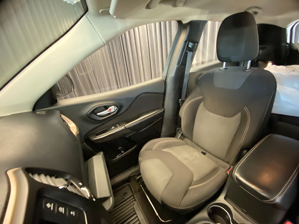 Car Image car-161489-cd8d73115c4e06f51cb426801b9aaa7a