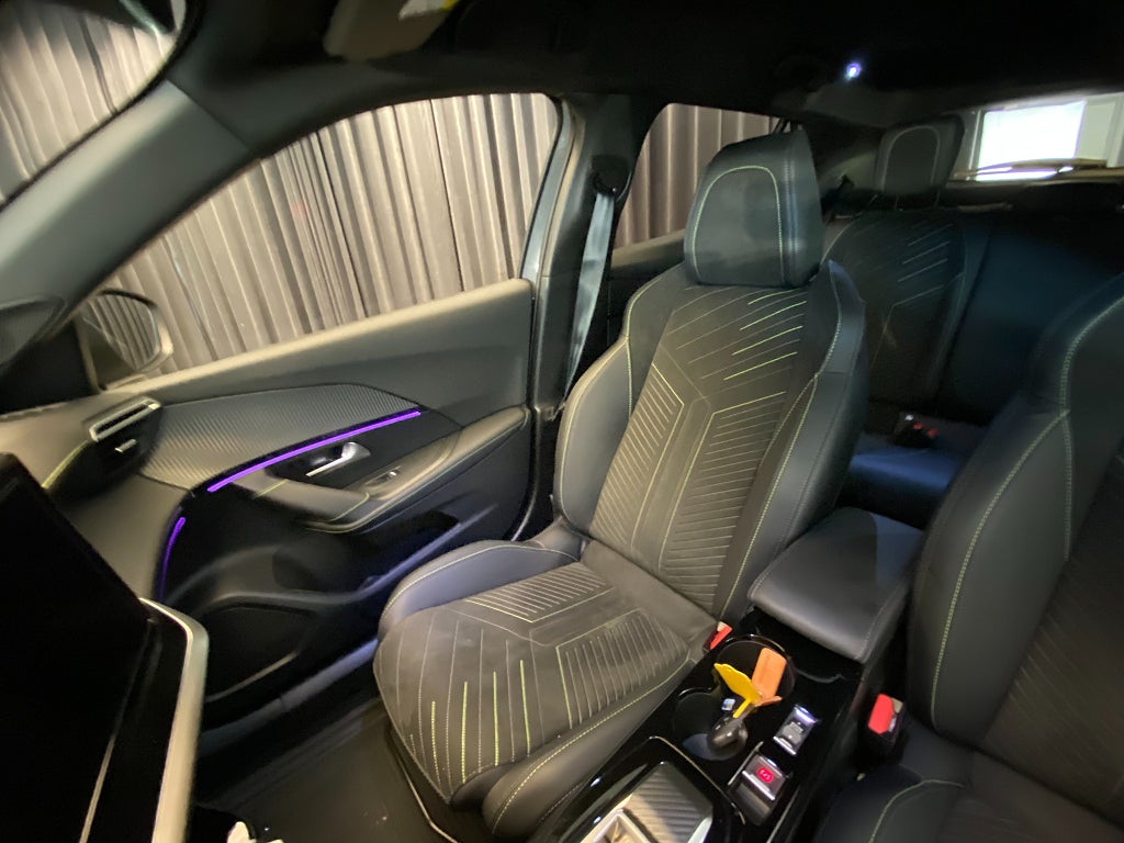 Car Image car-164067-b061cec45092776a76f96eb949d3e318