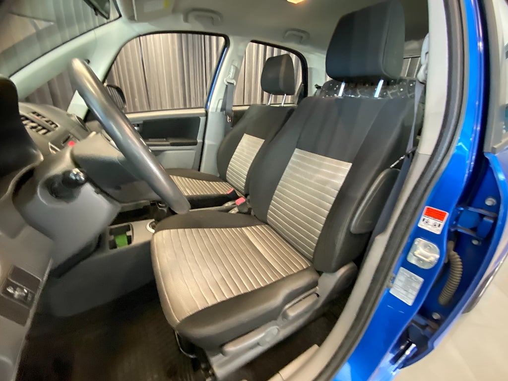 Car Image car-164218-183f81b7ca1948369fd5ef02a4068fb4