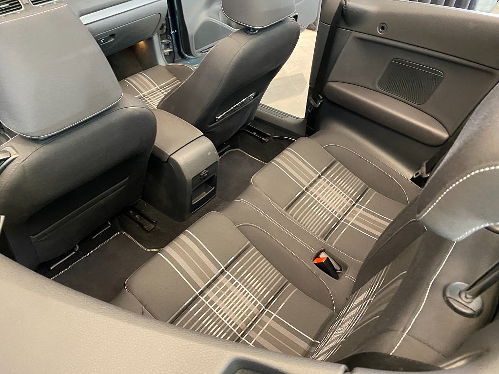 Car Image car-164754-0d3fb95c8c74c10627f51a045ba3ca2f