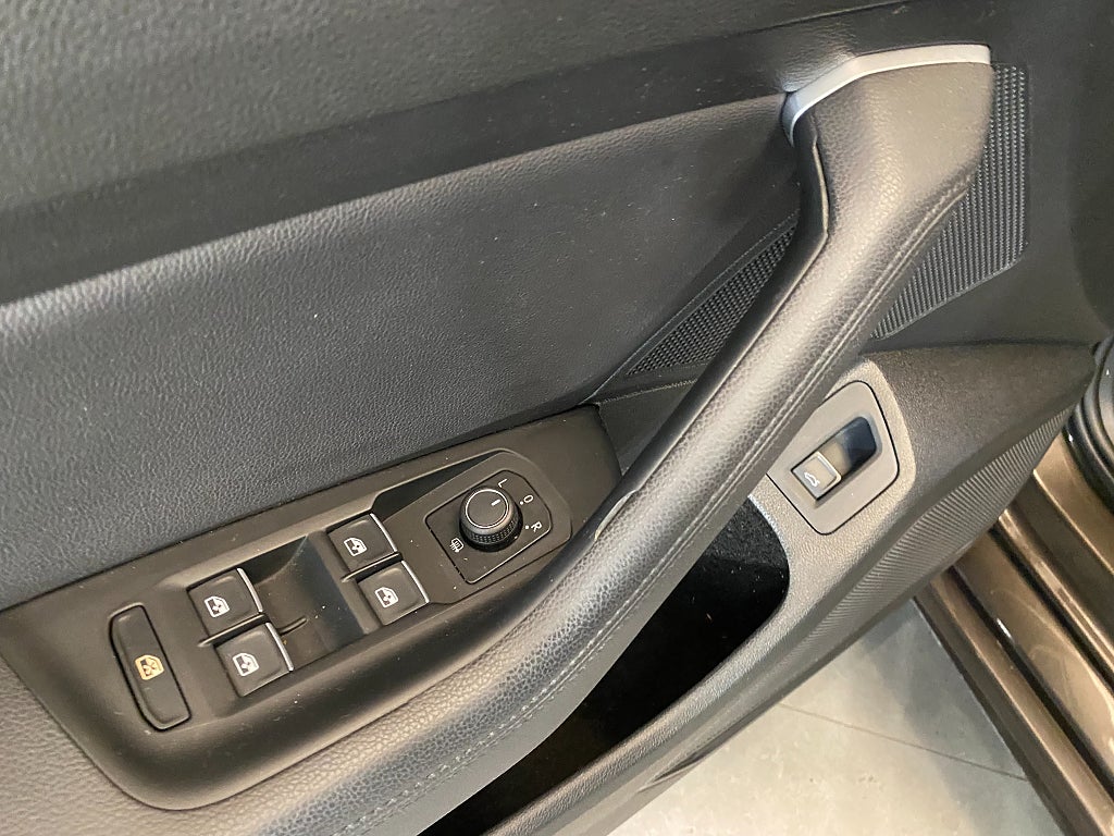 Car Image car-164899-0597a7bd1fb1c919052974b116ebf396