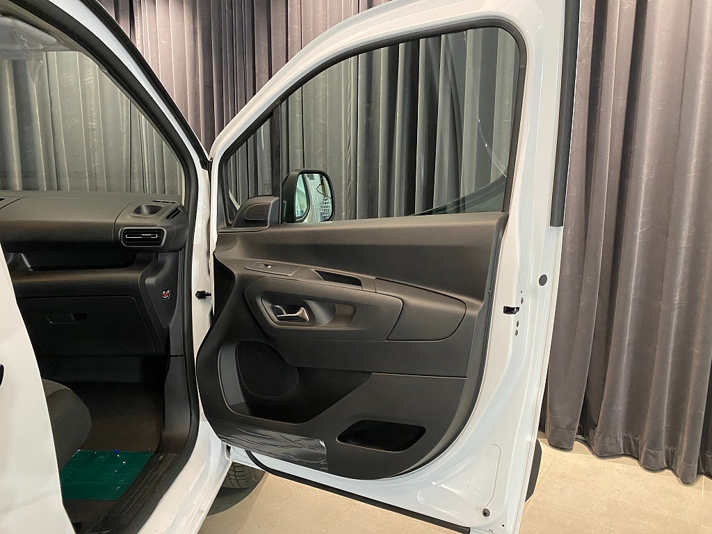 Car Image car-165418-9b2f49258bf45211038f3ede90253d14