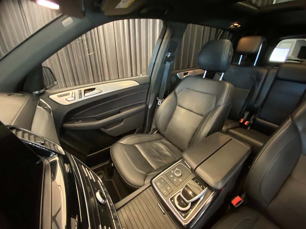 Car Image car-166601-ef24a42b5c0fcaafe223c1366eae1933