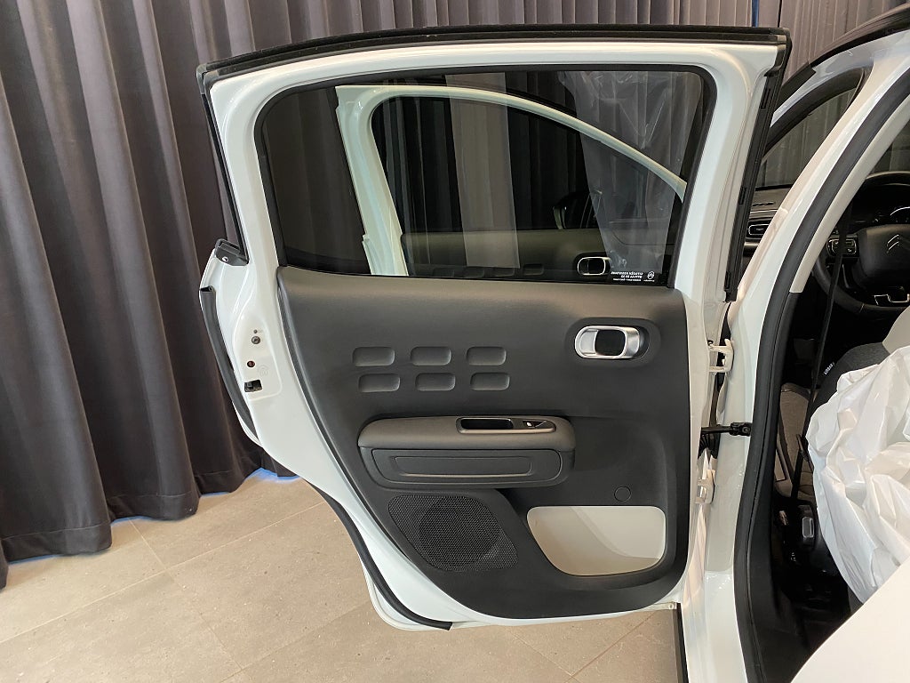 Car Image car-166607-60d72025c498bc8b1a693ca8e55aa3ec
