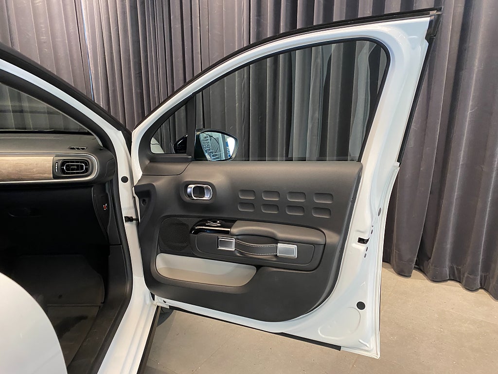Car Image car-166607-f4b61ecb72440585943f37724bb0e37c