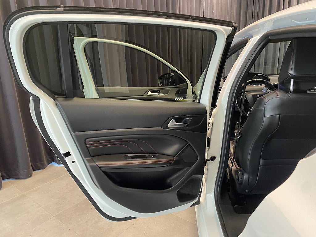 Car Image car-164628-8807edec51c2a64a2876cba5690ff378