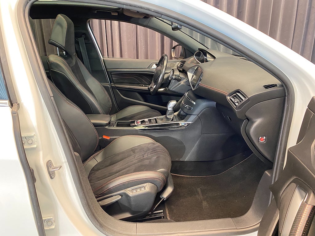 Car Image car-164628-9b2b11aa99b9ddf8a2c2f544e88879cc