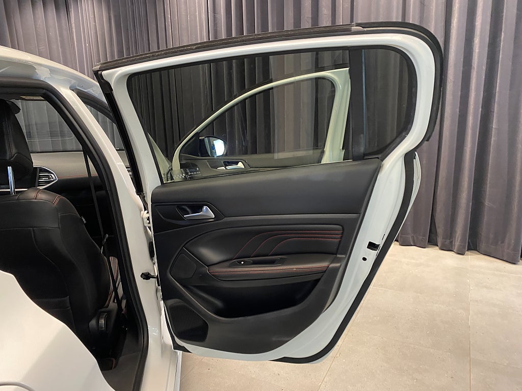 Car Image car-164628-9fb06fb9d74e783f325e916e0865f043