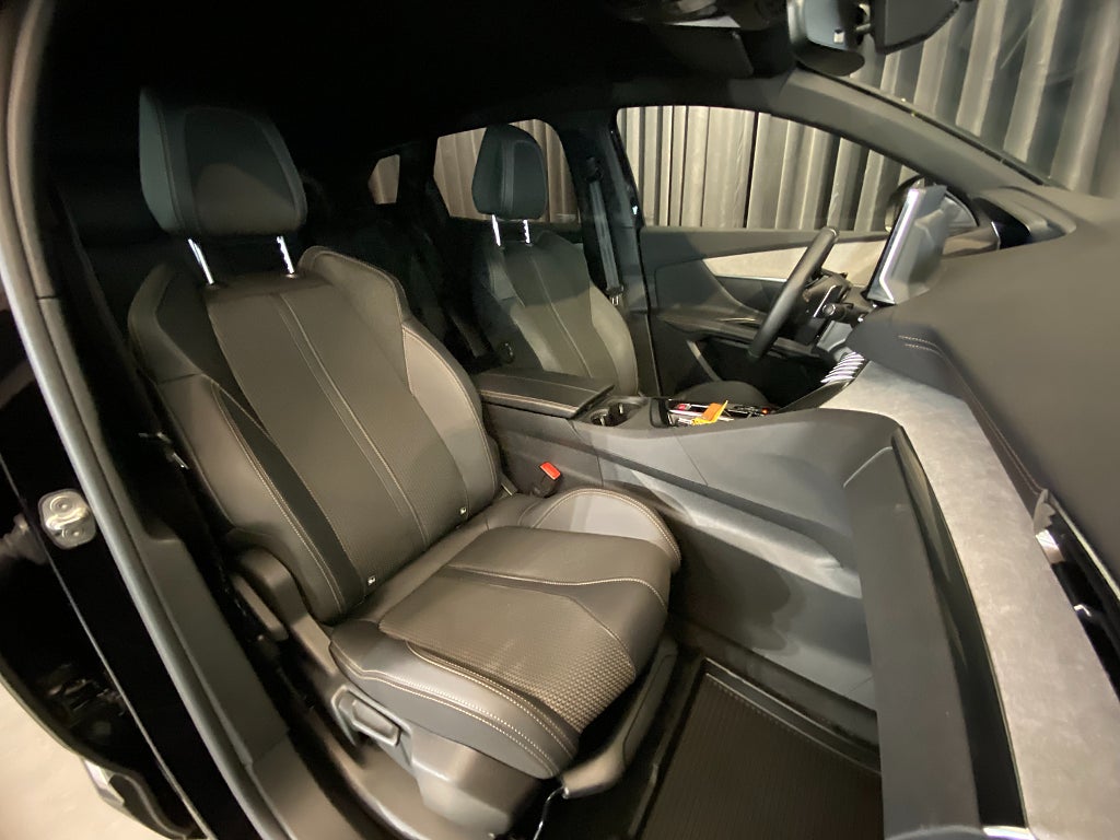 Car Image car-166605-8ceaa57ad9caa3da38337a4352f8df6a