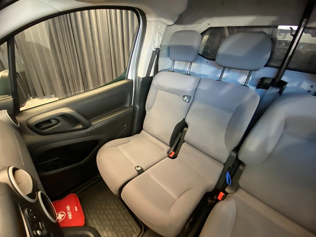 Car Image car-168463-a8bb91477d16e9102528ed943de9548f