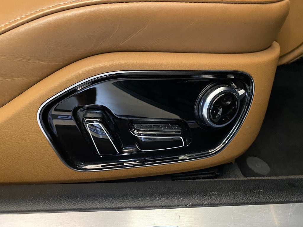 Car Image car-168811-e0d3ba308a3cdbf7c809bbe567455571