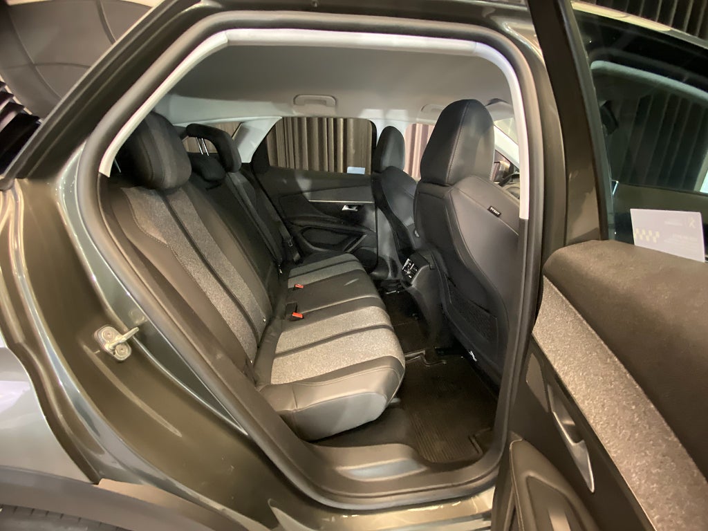 Car Image car-169697-527e2f5b835e0c6f5dde20a0833362b9