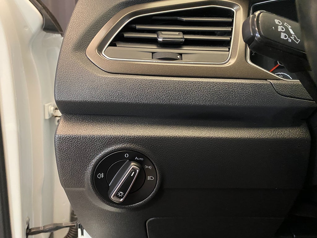 Car Image car-170036-fd8986093308eeba5e29b382d0b56a94