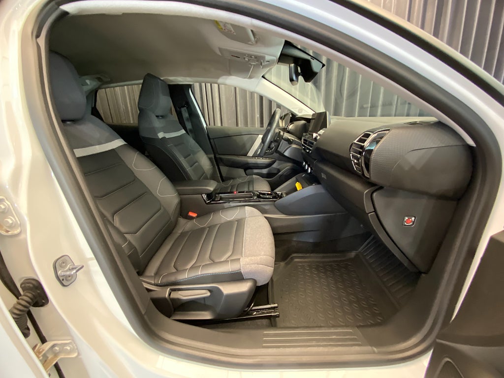 Car Image car-170153-a7c51b0a132f3944bec46f5796d05cc9