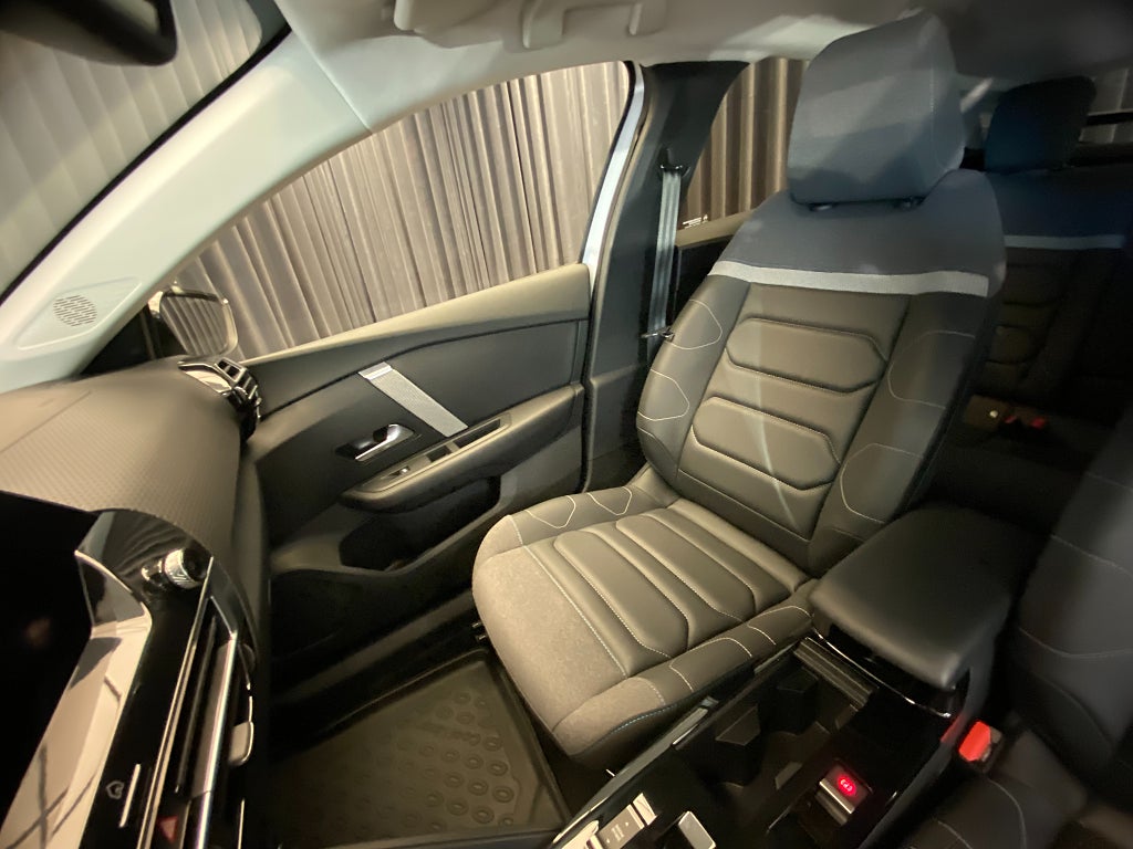 Car Image car-170221-0877694e0a26cabb22bc583303a59cd4