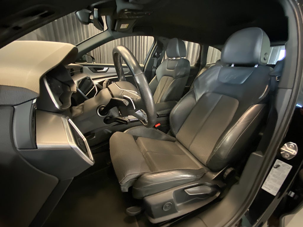 Car Image car-170401-251196f9df434851a52069272756e56a