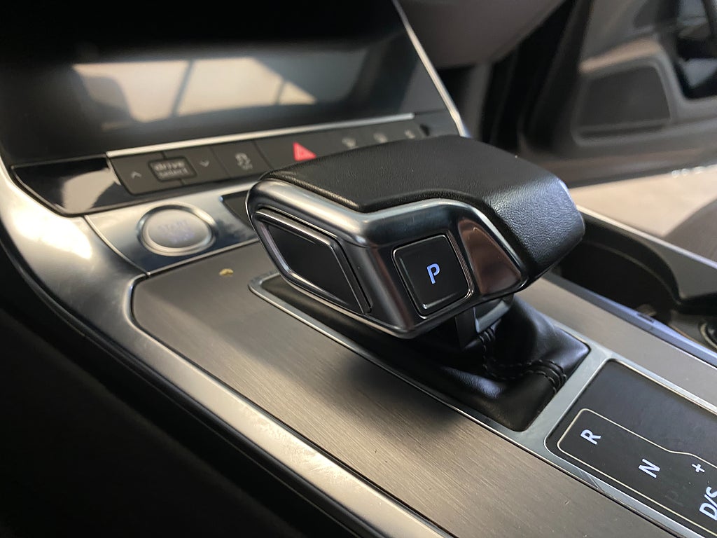 Car Image car-170401-bf83d0590b37d8d853981e420f41aa61