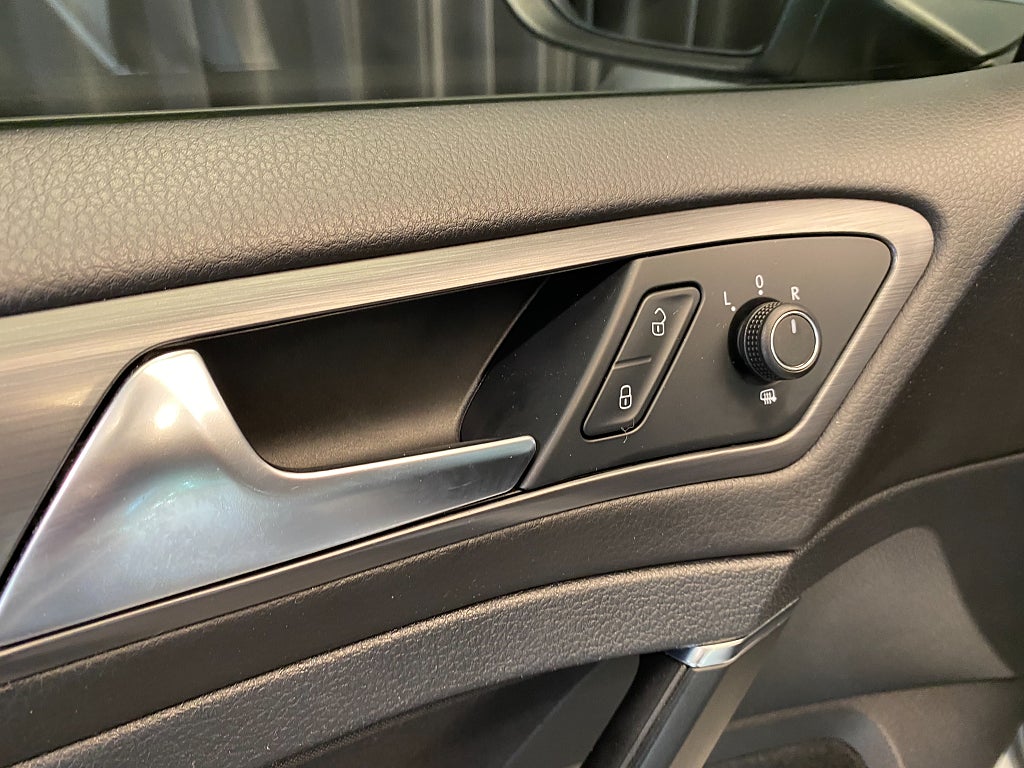 Car Image car-171003-108d84d2696eaf0da53646f9276baca2