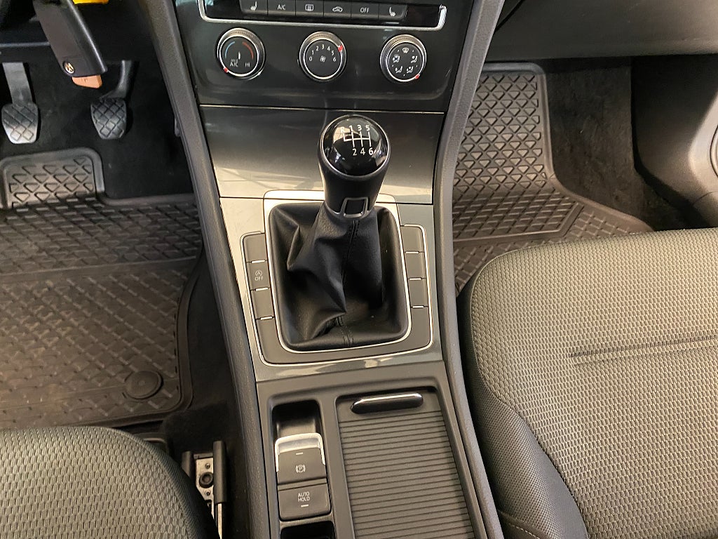 Car Image car-171003-9f2b301b7b0a363f833da8e0211376a2