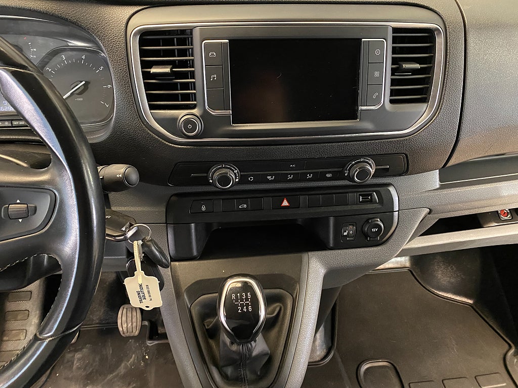 Car Image car-171113-82aeea632abb529cbb969d38b081c213