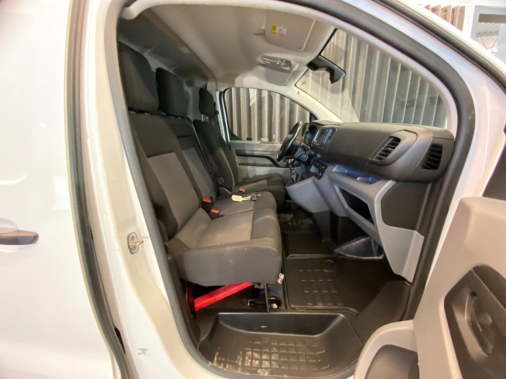 Car Image car-171113-da73767909b4b69c4fcd559d4cc3270a