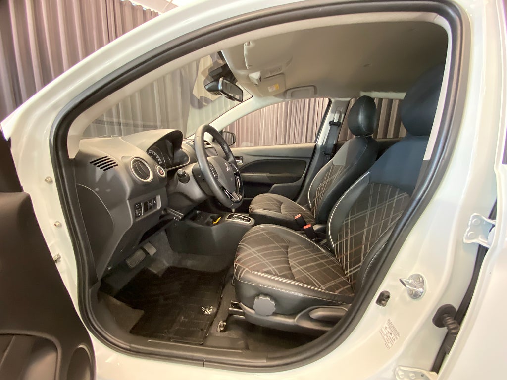 Car Image car-171474-33e9ad850072fecde9d068f5ba4cd5e9