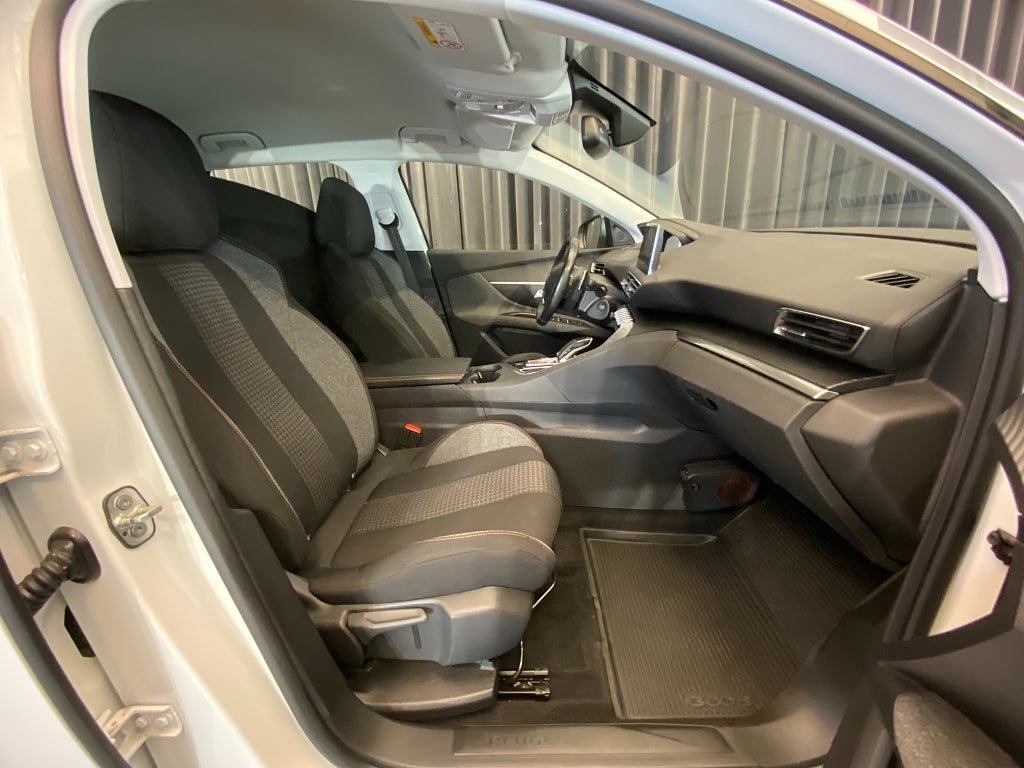Car Image car-171605-c3313a0d562a845a39411f88e385b88e