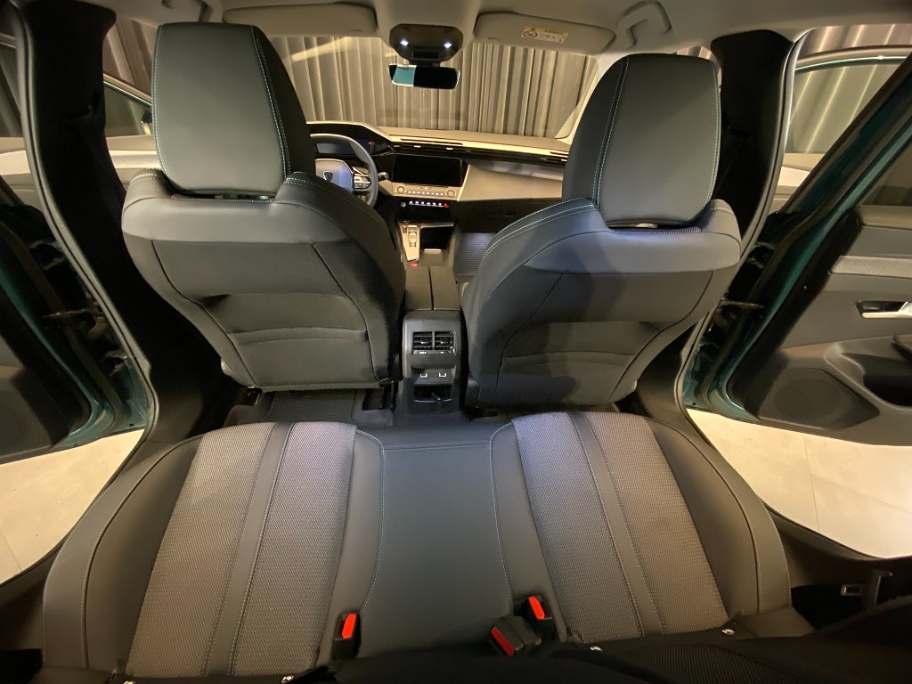 Car Image car-171608-069d8502e8b3f705c336e92ffa84c3b8