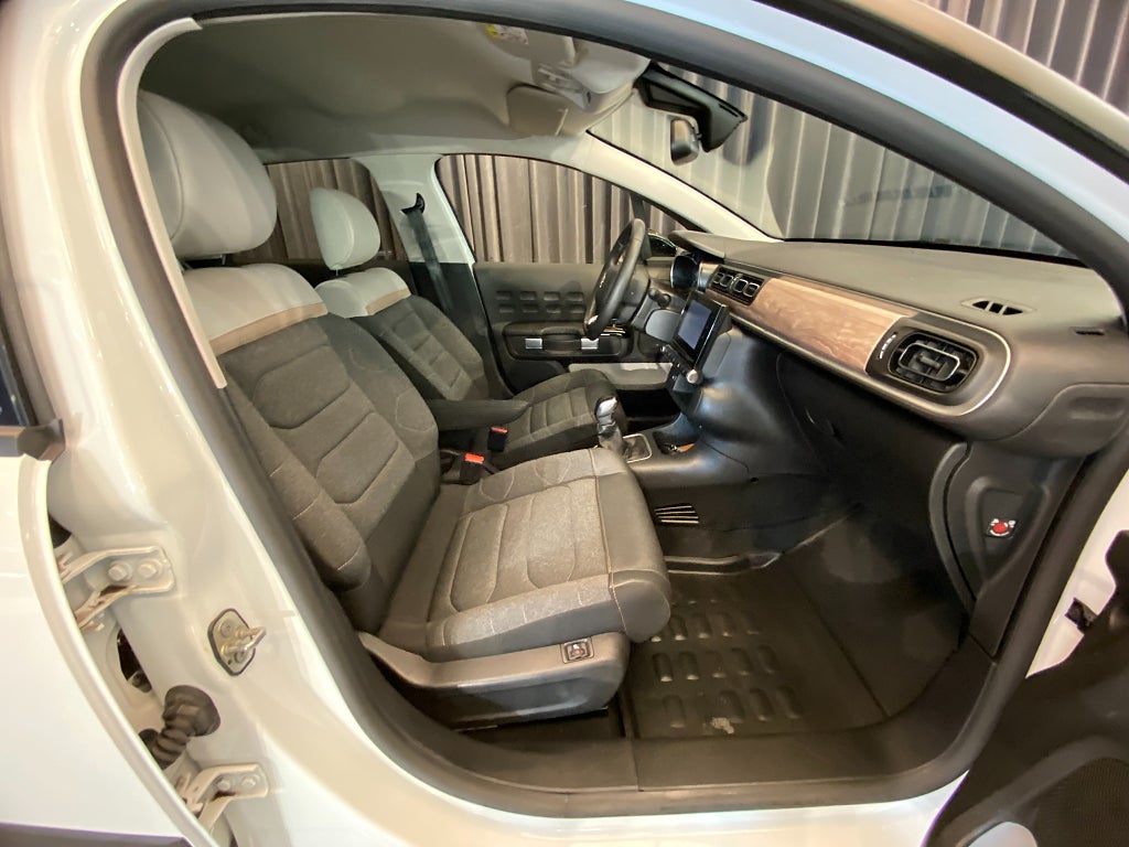 Car Image car-172385-01e1633f74bf194b84cabe4c9691e08c