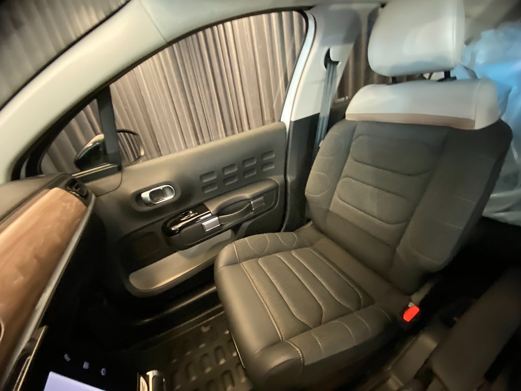 Car Image car-172385-0263f7c8b14ffcee3fd5abd9cbb28152
