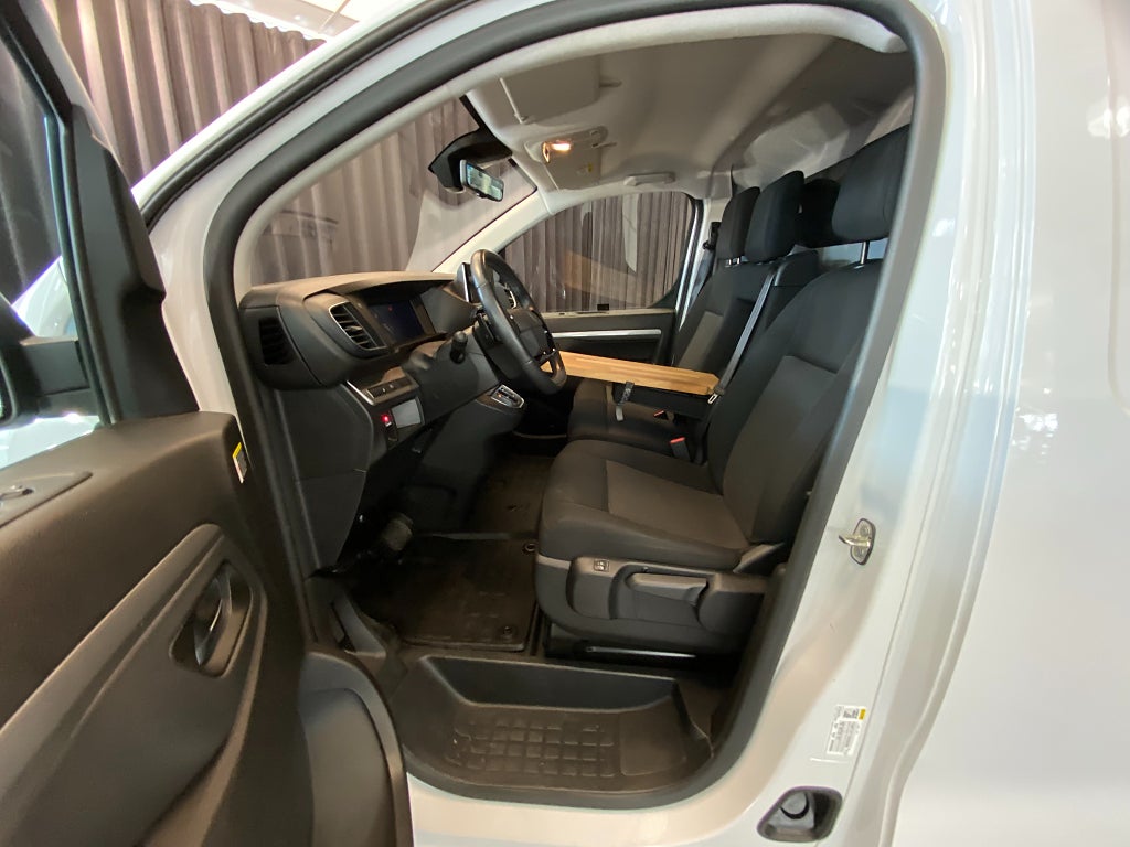 Car Image car-172641-cfcff9251a1f4453662a1eef2228308b