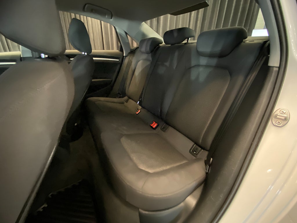 Car Image car-174319-2a6c6a596cbed1283525ec3eff78b3ba
